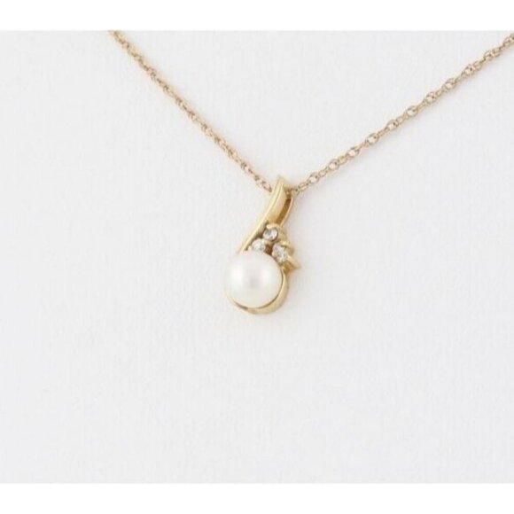 10k Yellow Gold Freshwater Pearl & Cubic Zirconia Necklace 18" Chain - Picture 1 of 7